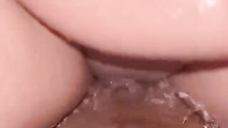 سعدية العاهرة: ممارسة الجنس في الجاكوزي مع قضيب صلب