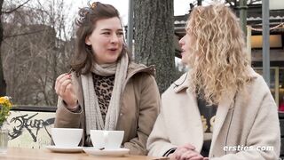 Ersties - Lesbische Leckspiele mit zwei kreativen Schönheiten