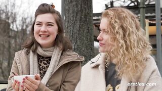 Ersties - Lesbische Leckspiele mit zwei kreativen Schönheiten