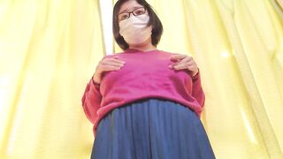 A Married Woman Feels Pleasure From Standing Masturbation