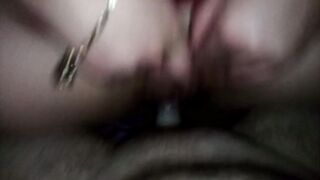 PIDIENDO REABAJA MIENTRAS TIENE LA VERGA DENTRO SU COÑITO MOJADO - SEXO REAL CON PROSTITUTA