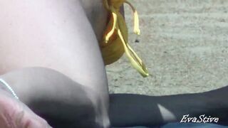 Mom undresses on the beach thinking that no one sees her