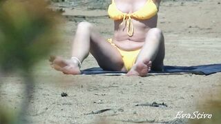 Mom undresses on the beach thinking that no one sees her