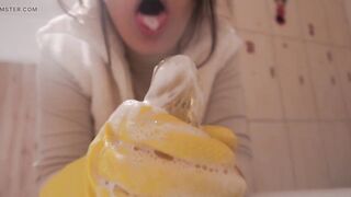 My Stepsister in Yellow Dishwashing Gloves Takes a Bath with a Dildo and Lots of White Foam and Soap
