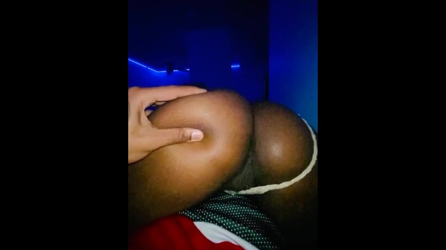 Big juicy ass twerking