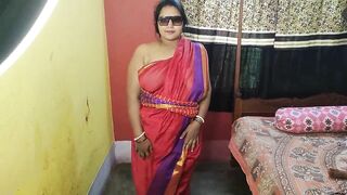 Indian horny mom getting naked and squirting herself